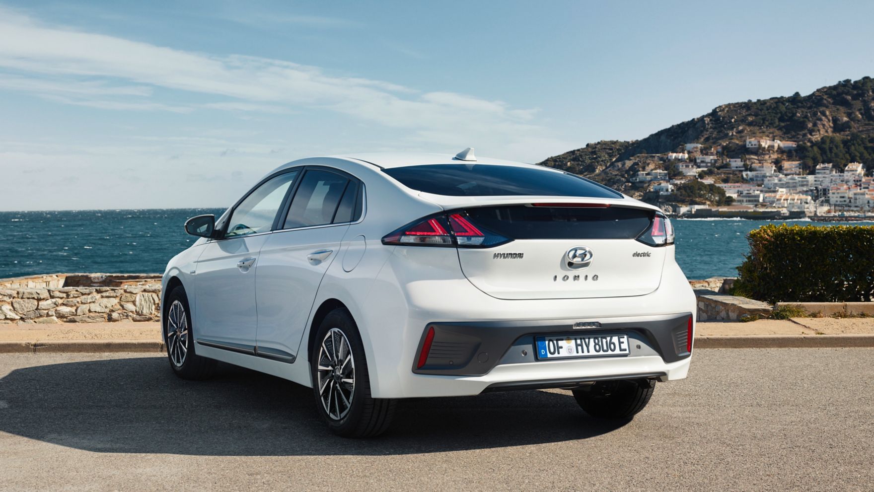 Design sketch of the all-new Hyundai Tucson compact SUV interior design.