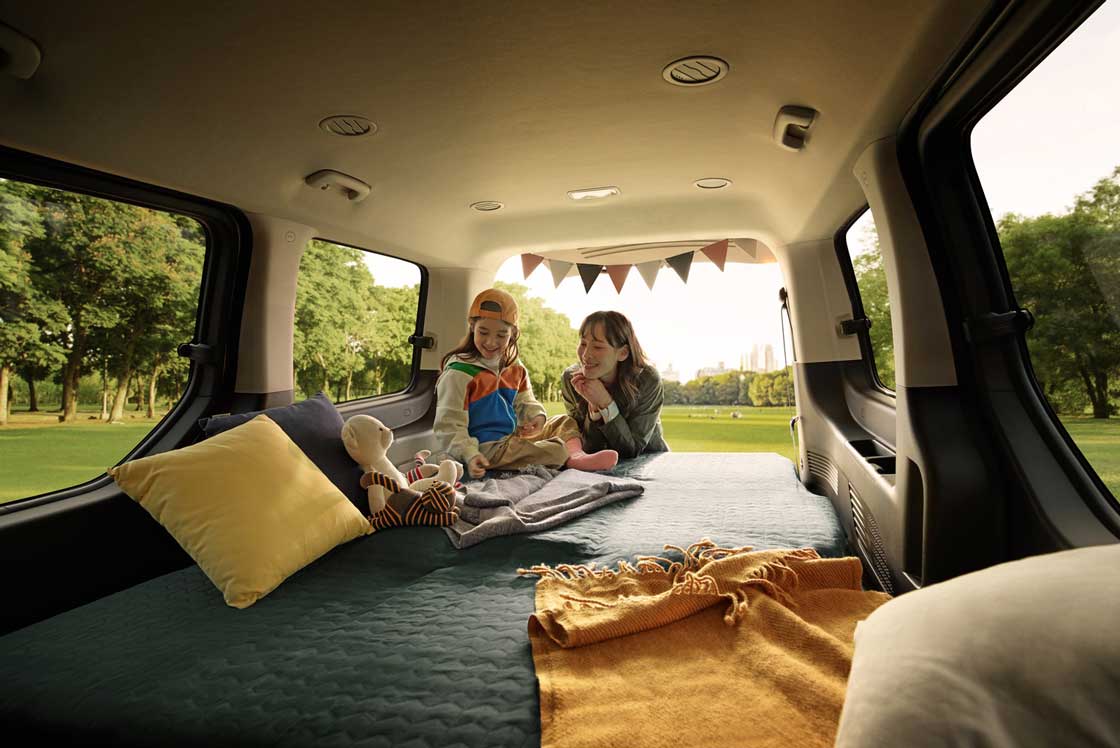 фото салону STARIA з дітьми на природі